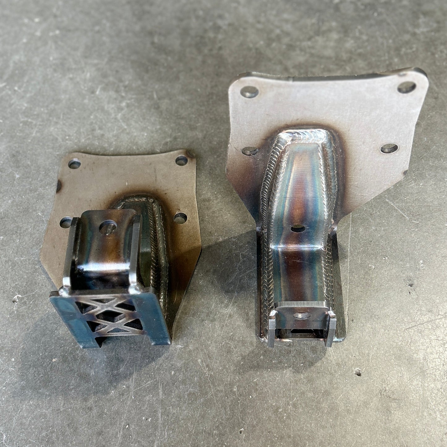 08+ Rear Leaf Spring Hanger Kit with Shackles