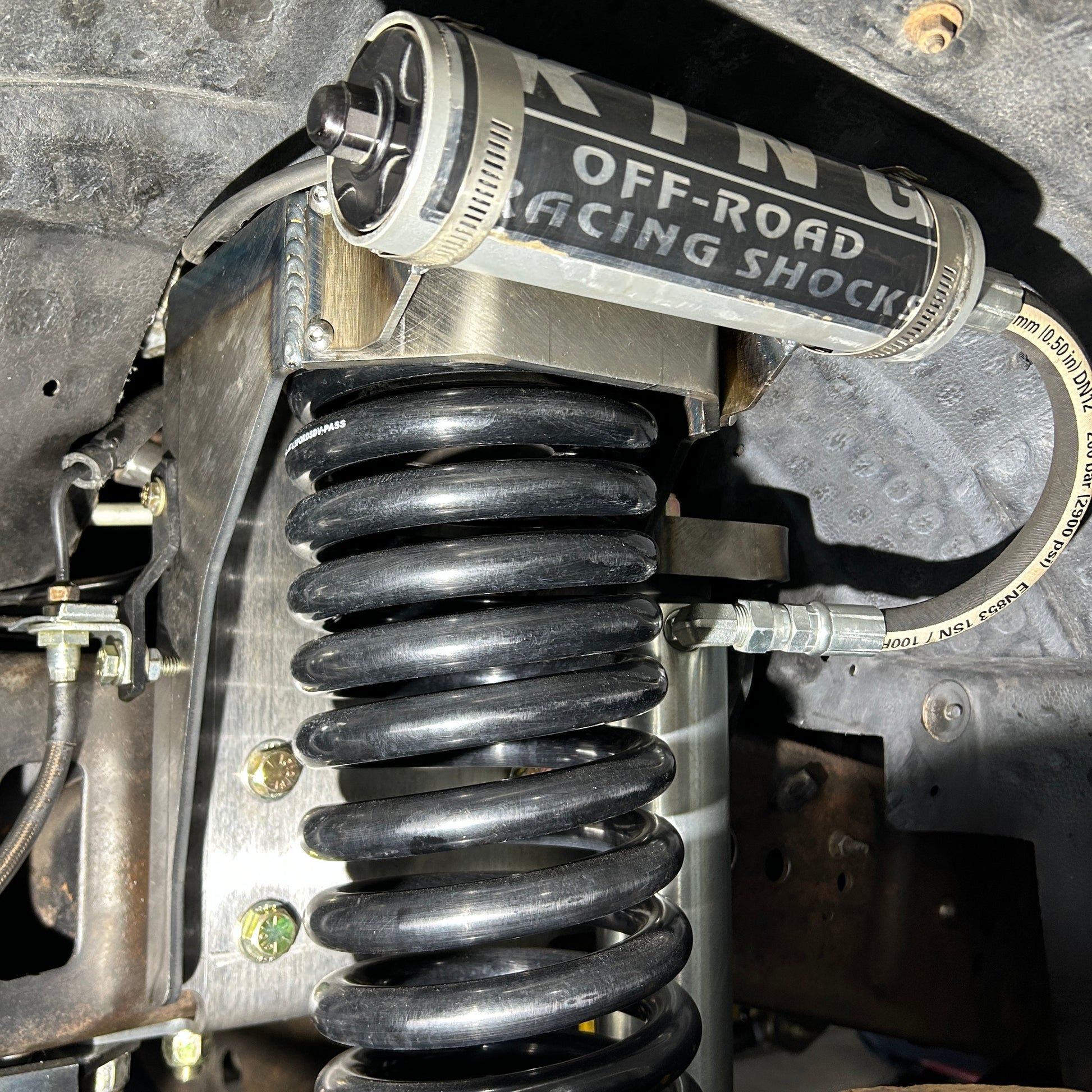 BDD 1999-2004 Ford Super Duty Reservoir Mounts with King Off-road racing shock