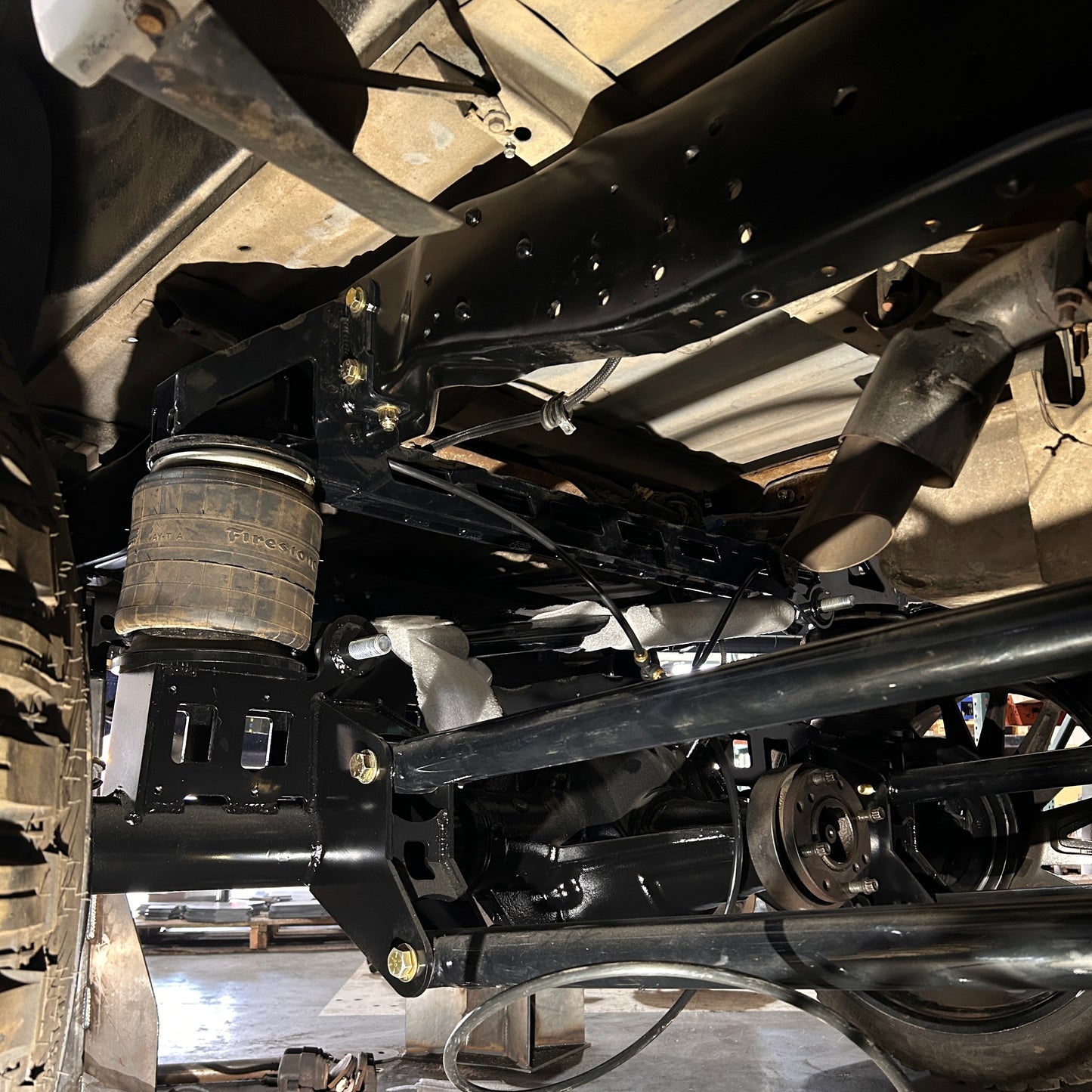 (PRE-ORDER) OBS 05+ Cradle 4-Link Kit With Rear Air Ride