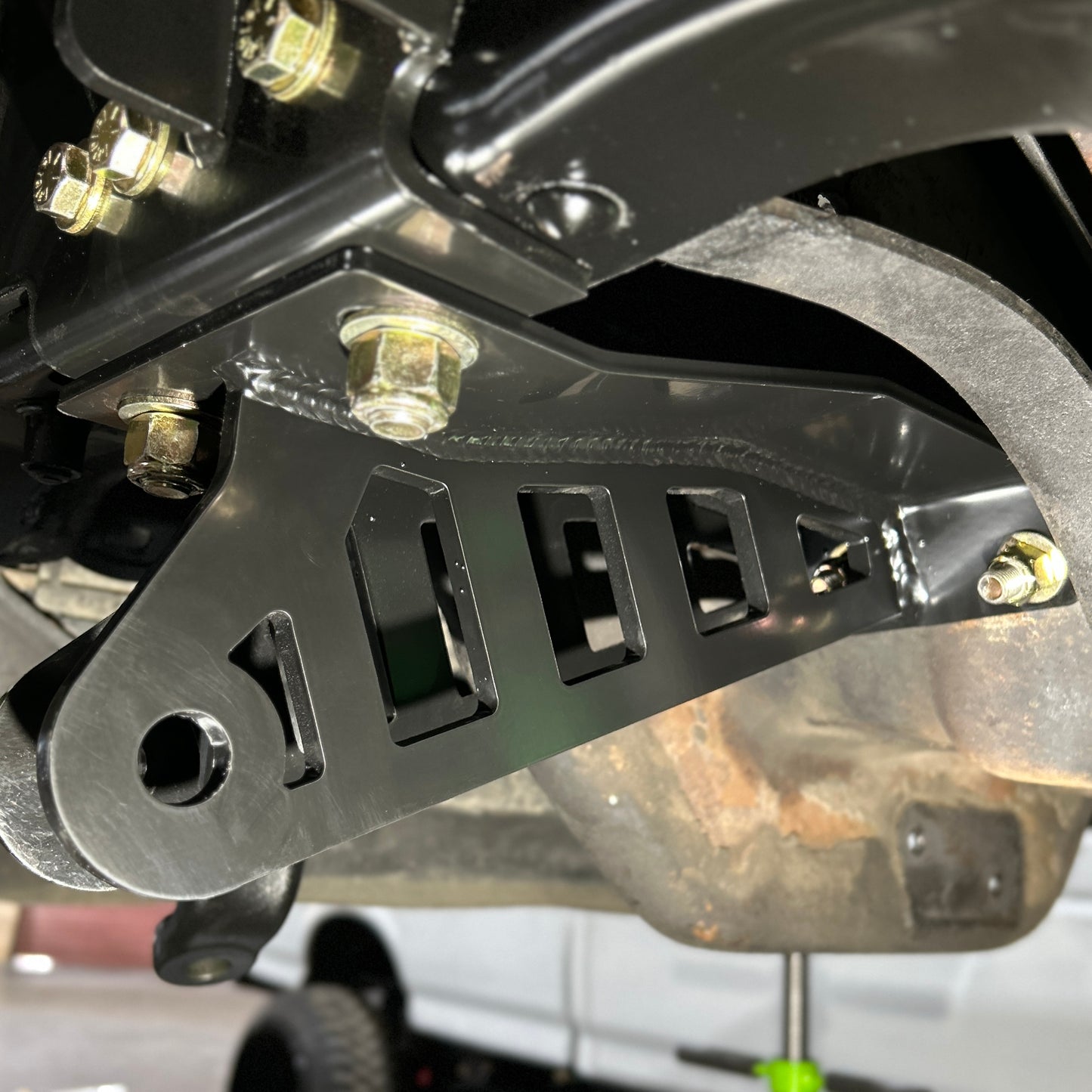 (PRE-ORDER) OBS 05+ 4-12" Fabricated Track Bar, Bracket, & Truss Kit
